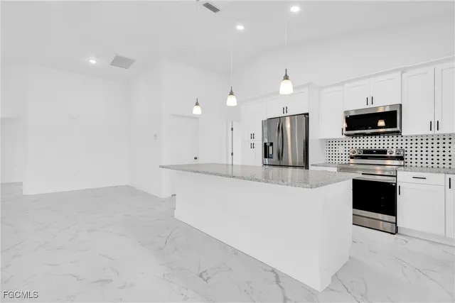 $569,000 | 7870 19th Place, LaBelle, FL 33935