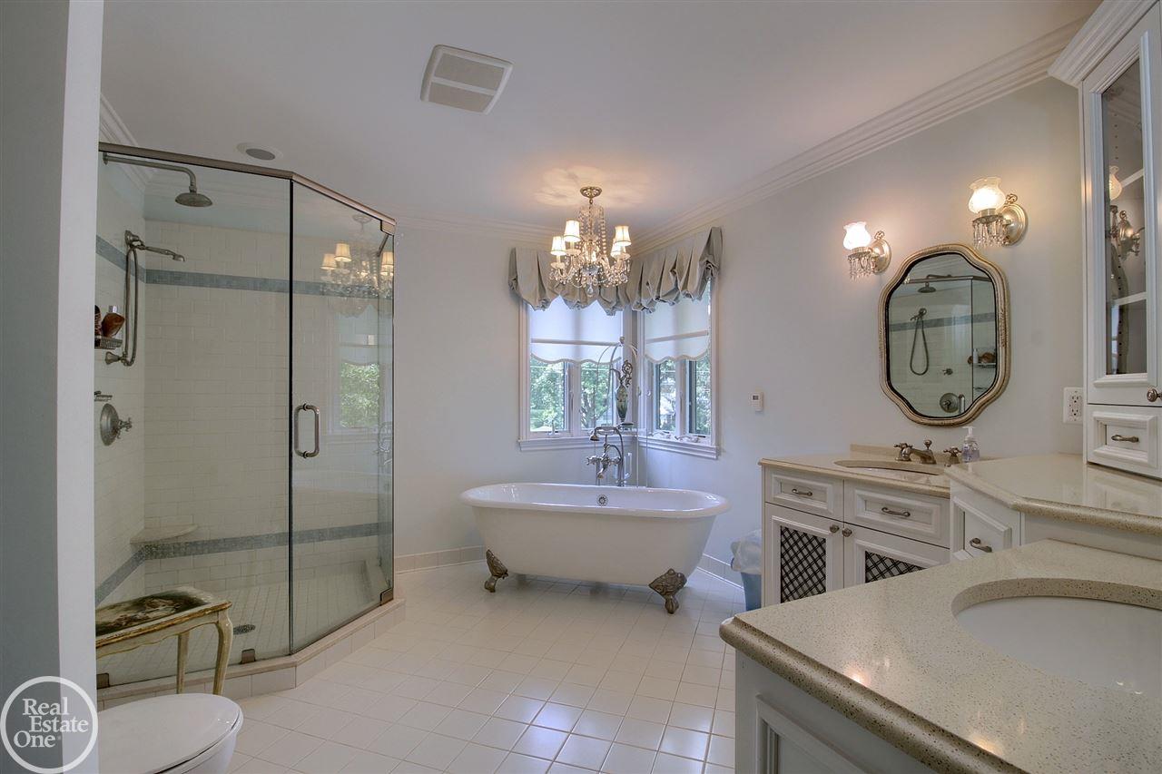 1275 Whittier Road Grosse Pointe, MI 48230 - Photo 25 of 42 31324836-24.JPG