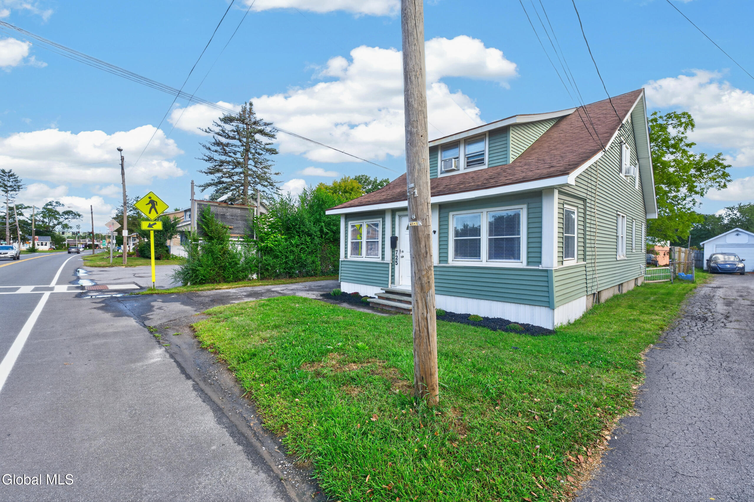 725 Curry Road Rotterdam, NY 12306 - Photo 3 of 40 0 Front (2)