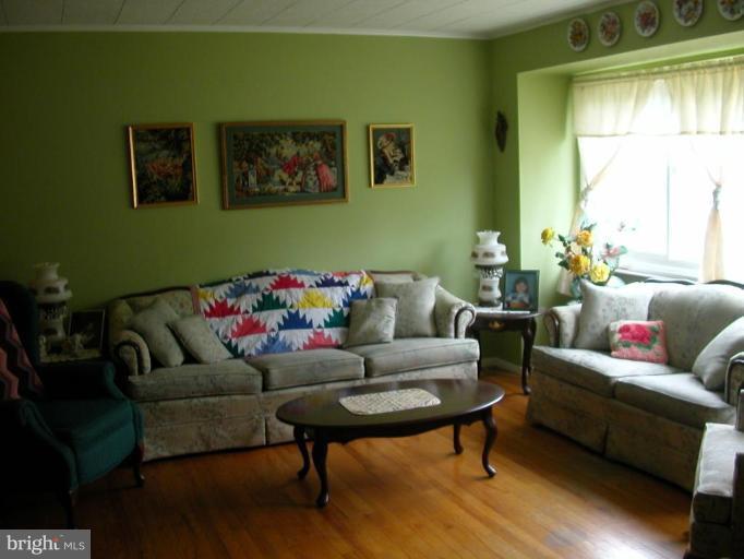 2403 Hanson Road Edgewood, MD 21040 - Photo 3 of 7 Living Room