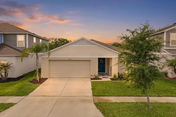 a front view of house with garage and yard