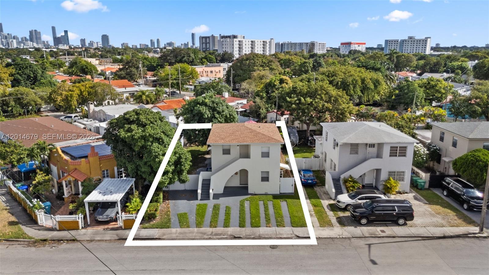255 Beacom Boulevard, Unit DOWNSTAIRS Miami, FL 33135 - Photo 19 of 36 a view of multiple houses with a street