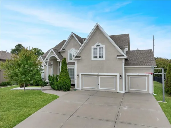 $729,000 | 9020 North Oxford Avenue, Kansas City, MO 64157