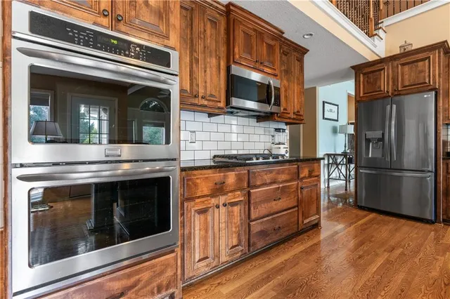 $729,000 | 9020 North Oxford Avenue, Kansas City, MO 64157