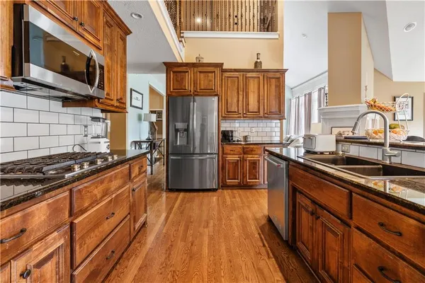 $729,000 | 9020 North Oxford Avenue, Kansas City, MO 64157