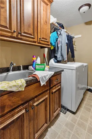 $729,000 | 9020 North Oxford Avenue, Kansas City, MO 64157