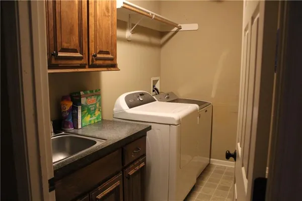 $729,000 | 9020 North Oxford Avenue, Kansas City, MO 64157
