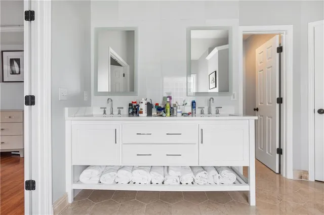 $729,000 | 9020 North Oxford Avenue, Kansas City, MO 64157