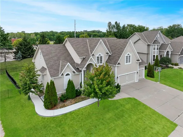 $729,000 | 9020 North Oxford Avenue, Kansas City, MO 64157