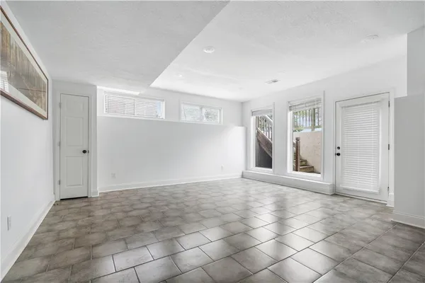 $729,000 | 9020 North Oxford Avenue, Kansas City, MO 64157