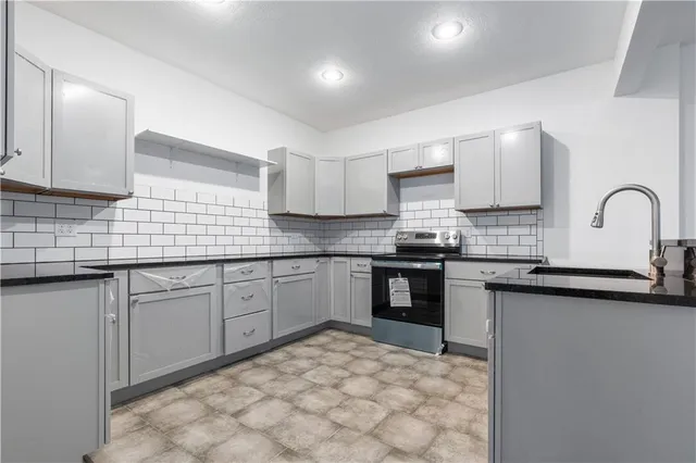 $729,000 | 9020 North Oxford Avenue, Kansas City, MO 64157