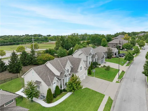 $729,000 | 9020 North Oxford Avenue, Kansas City, MO 64157