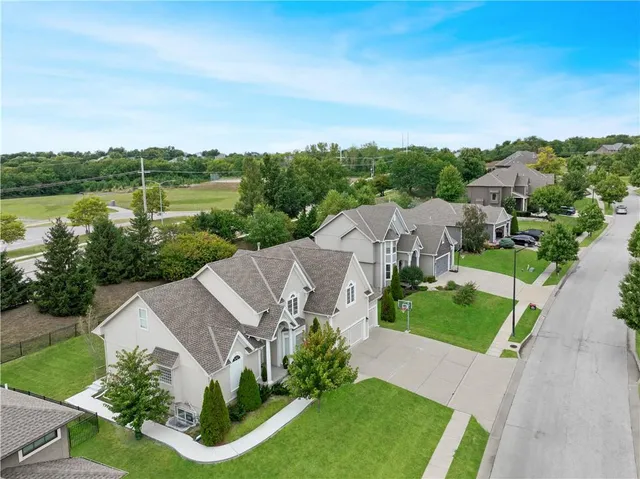 $729,000 | 9020 North Oxford Avenue, Kansas City, MO 64157