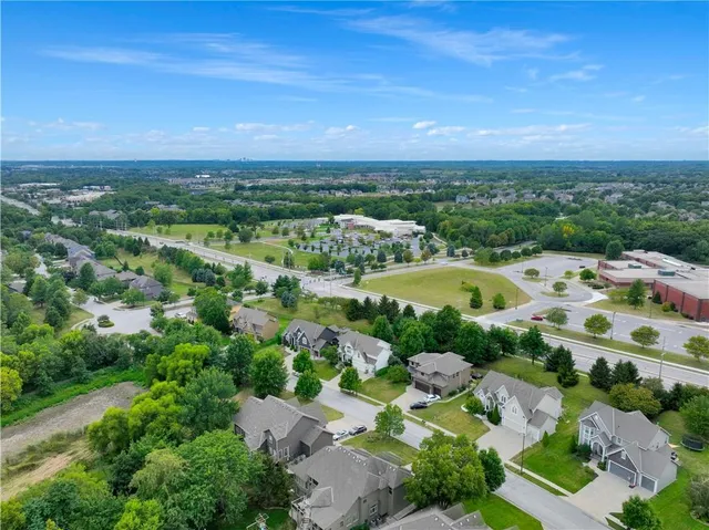 $729,000 | 9020 North Oxford Avenue, Kansas City, MO 64157