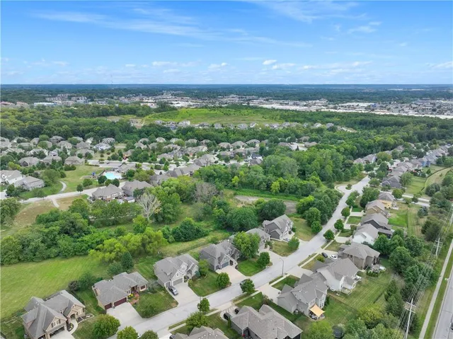 $729,000 | 9020 North Oxford Avenue, Kansas City, MO 64157