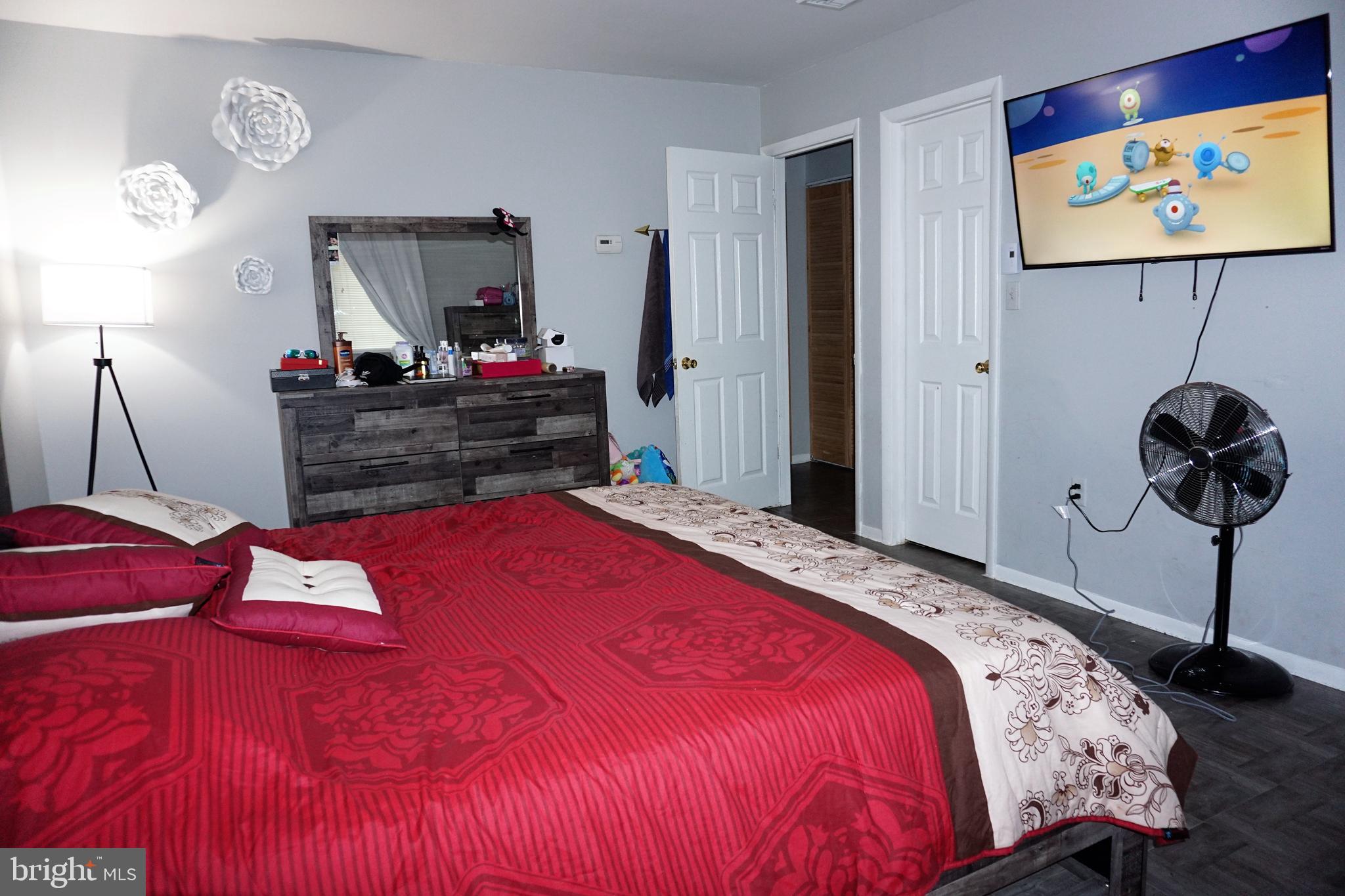 2536 Manor Road York, PA 17408 - Photo 17 of 30 1ST BEDROOM WITH WALK IN CLOSET