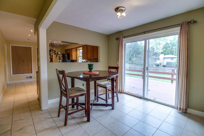 176 Edmonds Road Battle Creek, MI 49017 - Photo 11 of 16 Edmonds dining