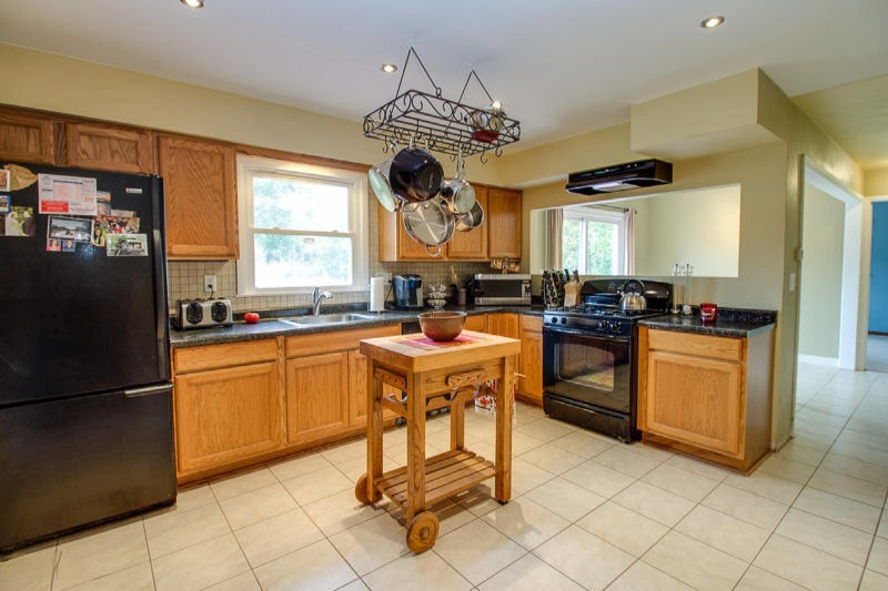 176 Edmonds Road Battle Creek, MI 49017 - Photo 12 of 16 Edmonds kitchen