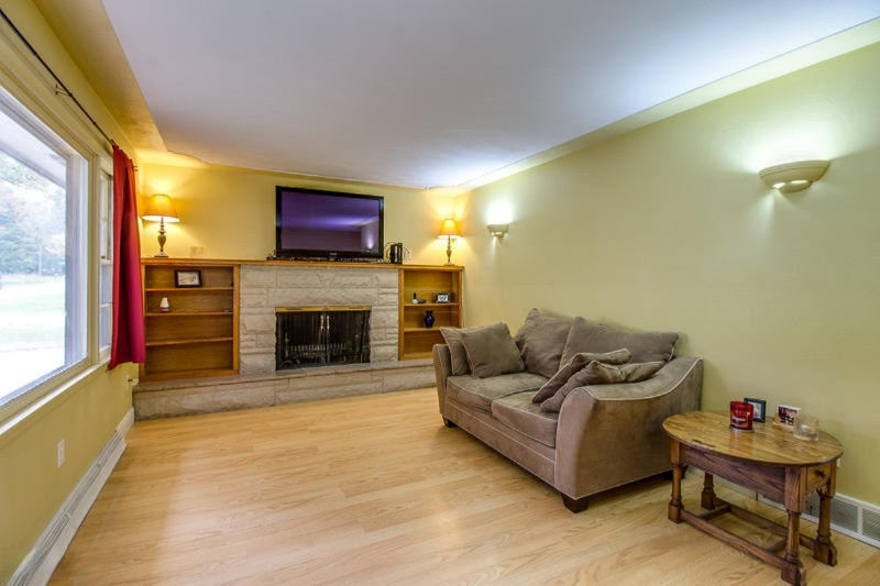 176 Edmonds Road Battle Creek, MI 49017 - Photo 14 of 16 Edmonds living room