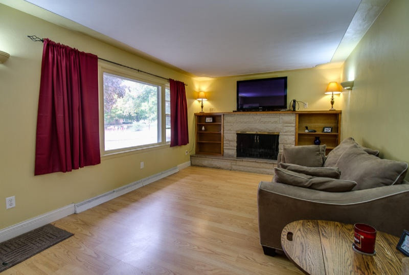 176 Edmonds Road Battle Creek, MI 49017 - Photo 15 of 16 Edmonds living room2