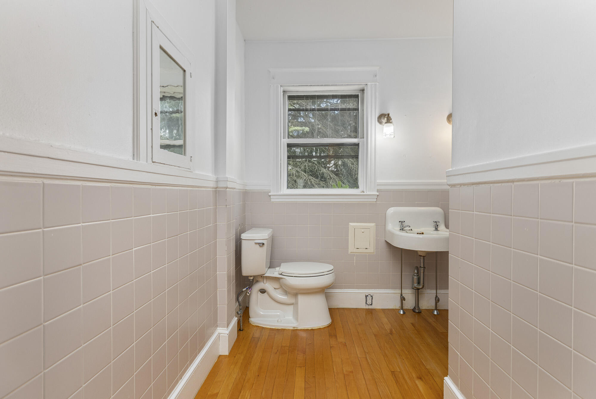 86 Gleckler Road Portland, ME 04103 - Photo 24 of 50 1st floor bath