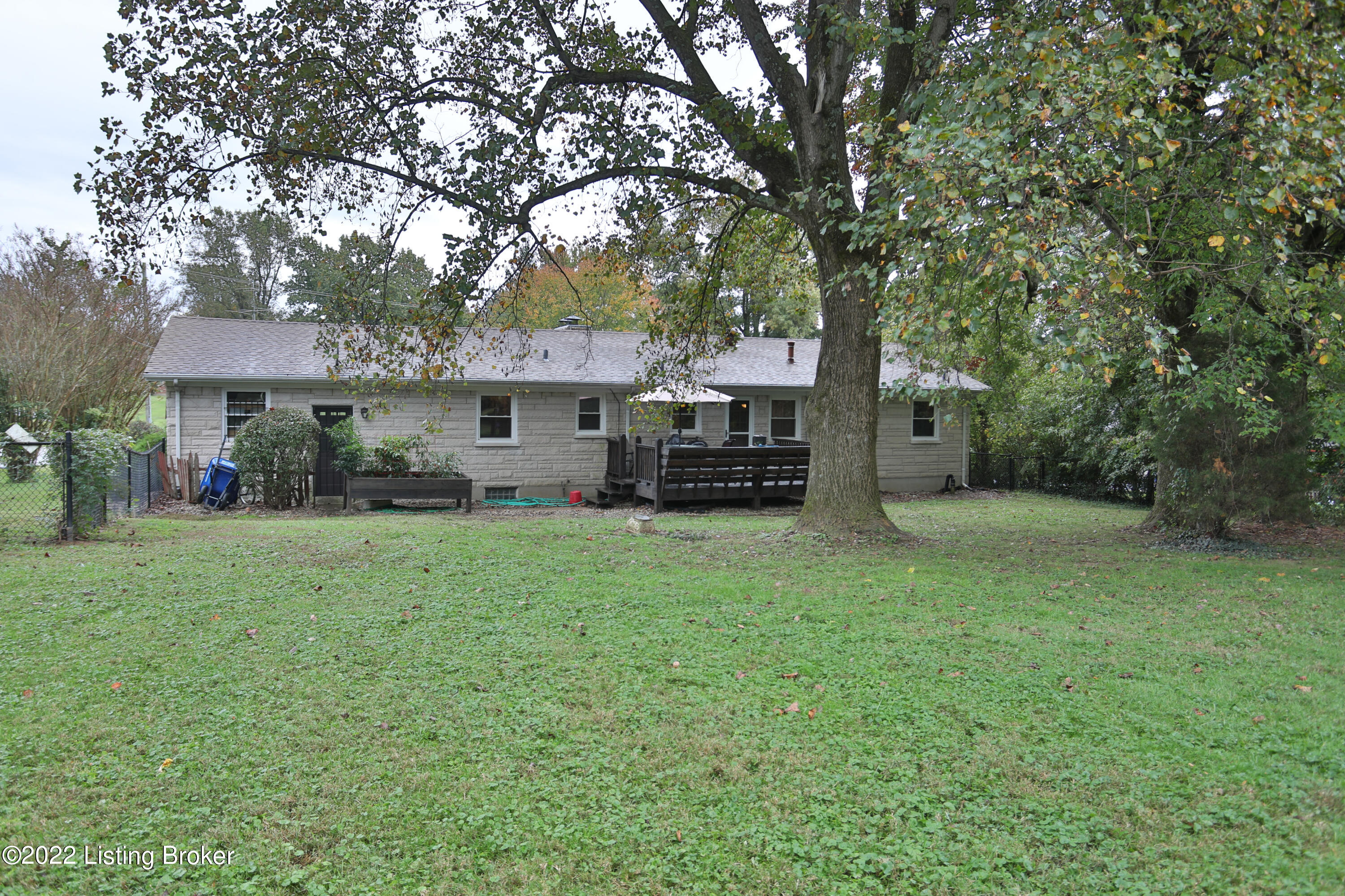 2815 Timber Hill Road Louisville, KY 40214 - Photo 16 of 32 2815 Timber Hills Rd-08