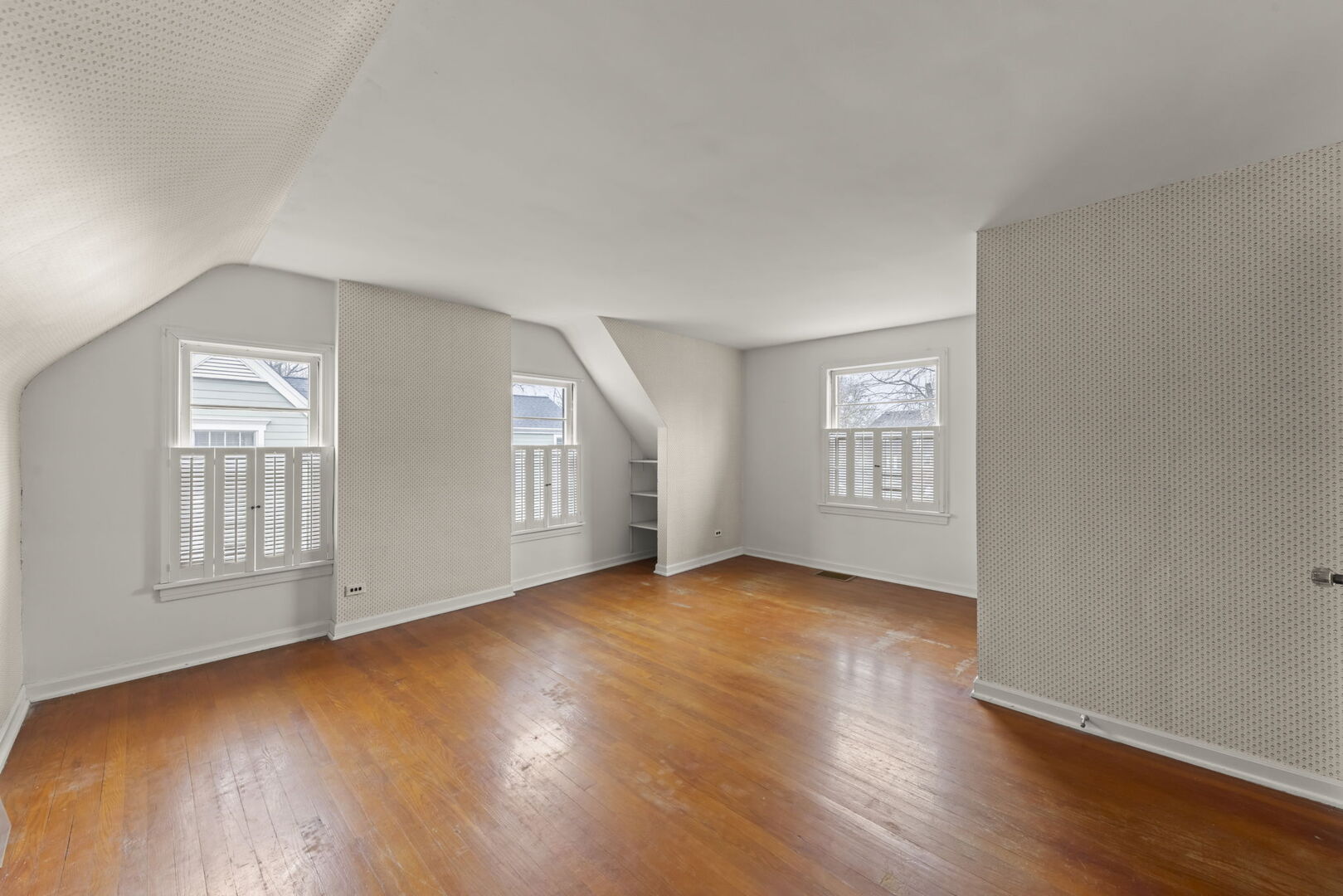 1818 East Indiana Street Wheaton, IL 60187 - Photo 11 of 29 an empty room with wooden floor and windows