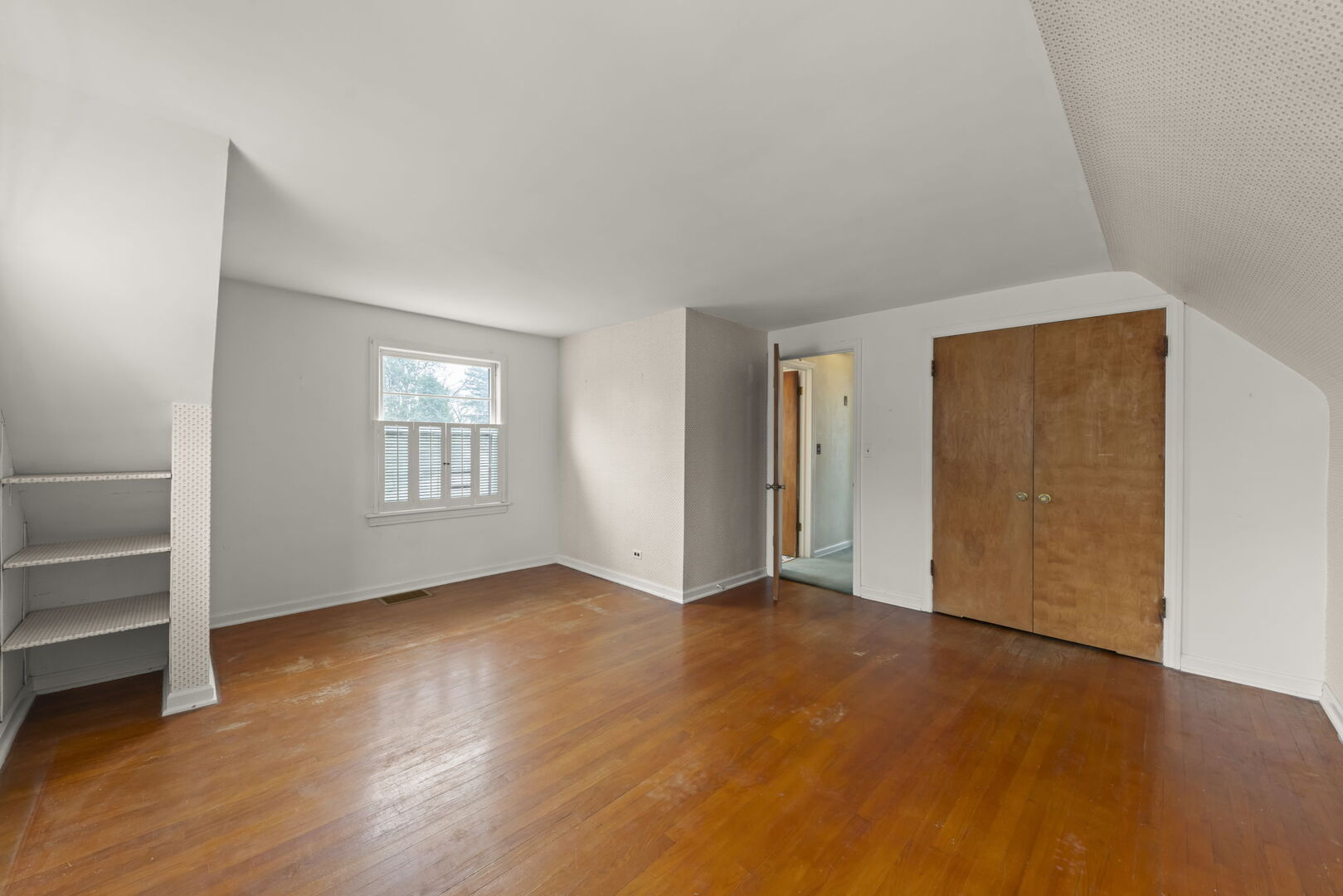 1818 East Indiana Street Wheaton, IL 60187 - Photo 12 of 29 an empty room with wooden floor and windows