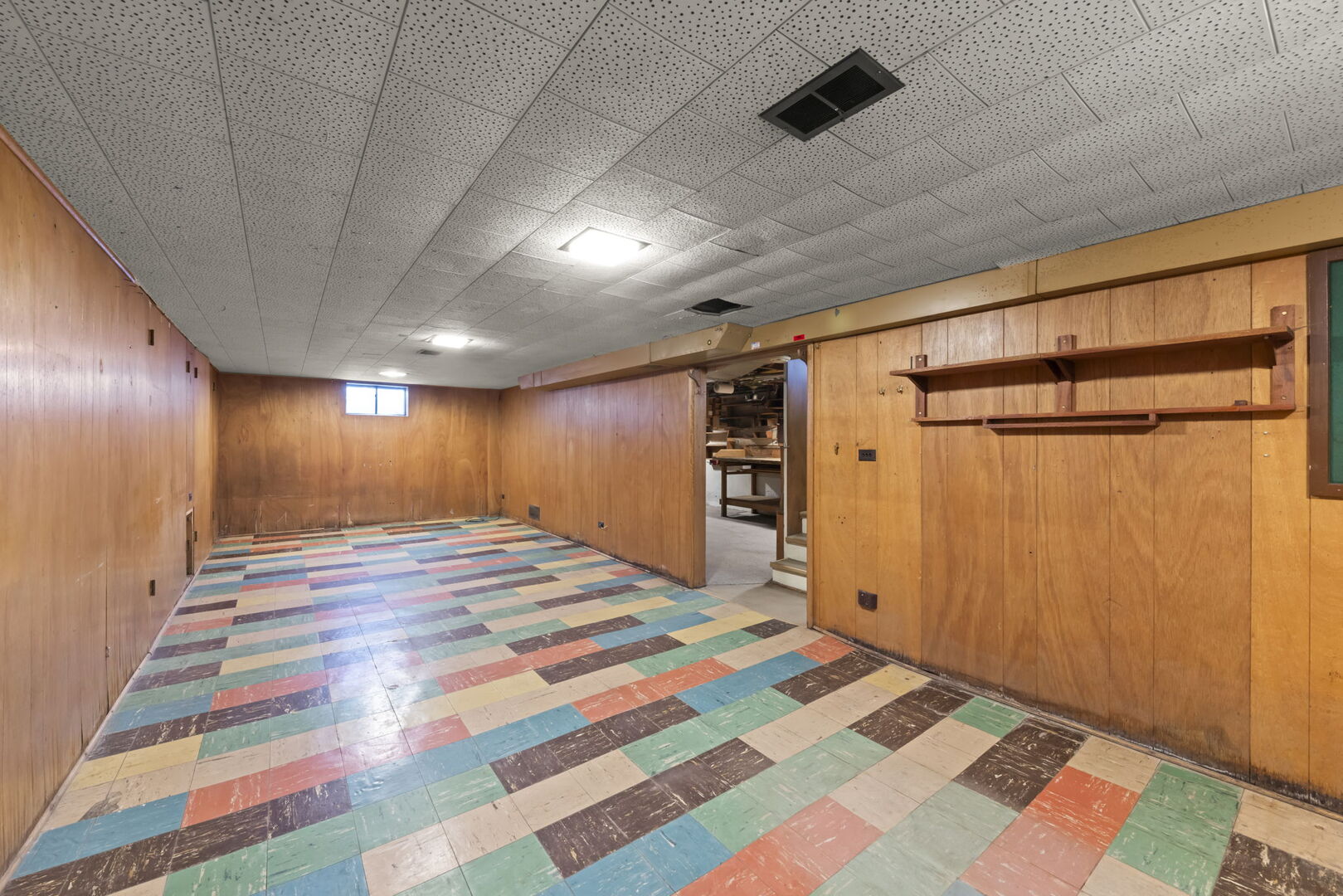1818 East Indiana Street Wheaton, IL 60187 - Photo 17 of 29 a view of an empty room