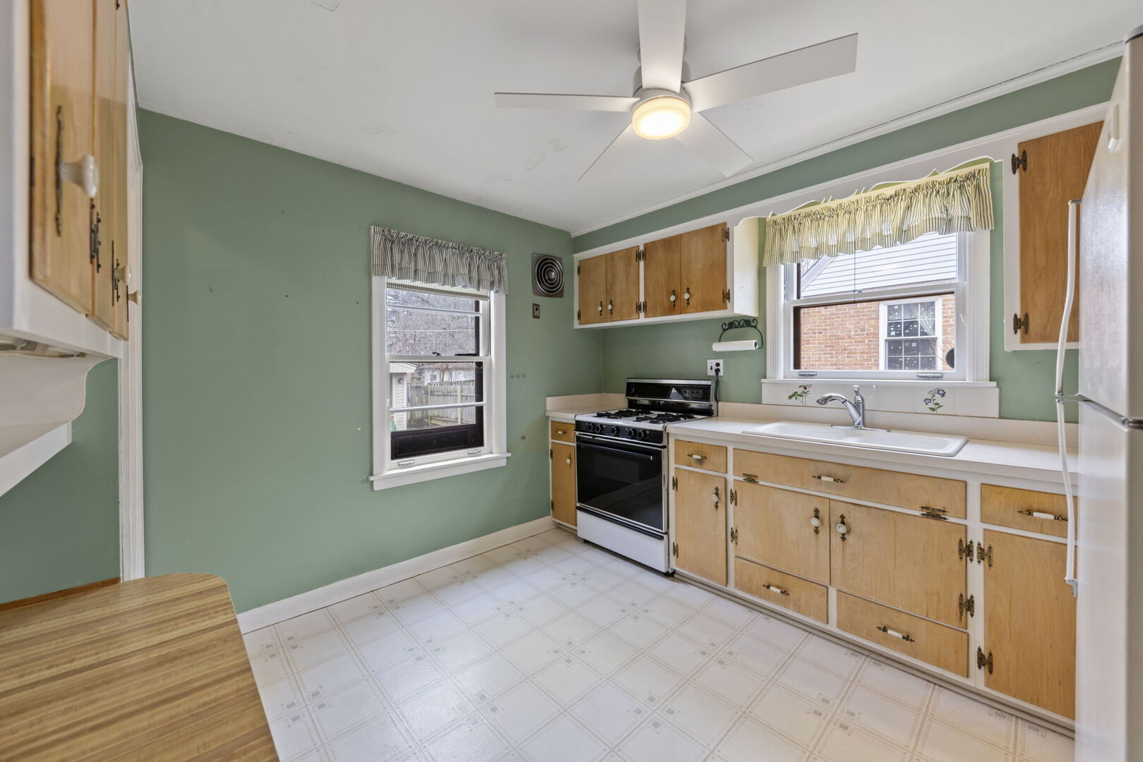 1818 East Indiana Street Wheaton, IL 60187 - Photo 7 of 29 a kitchen with granite countertop a stove a sink and a refrigerator