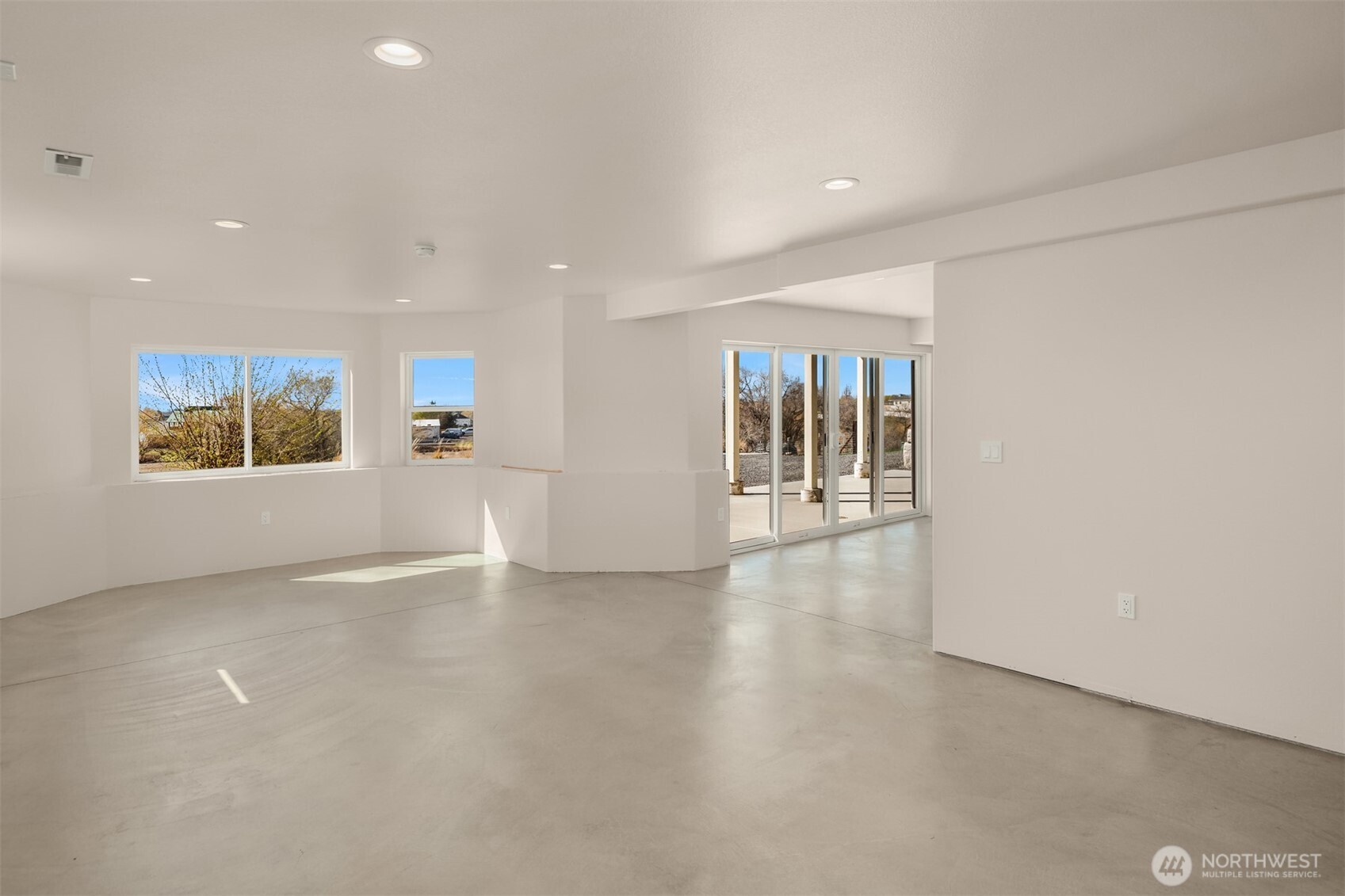 2762 Elgin Road Northeast Moses Lake, WA 98837 - Photo 22 of 37 an empty room with a empty space and window
