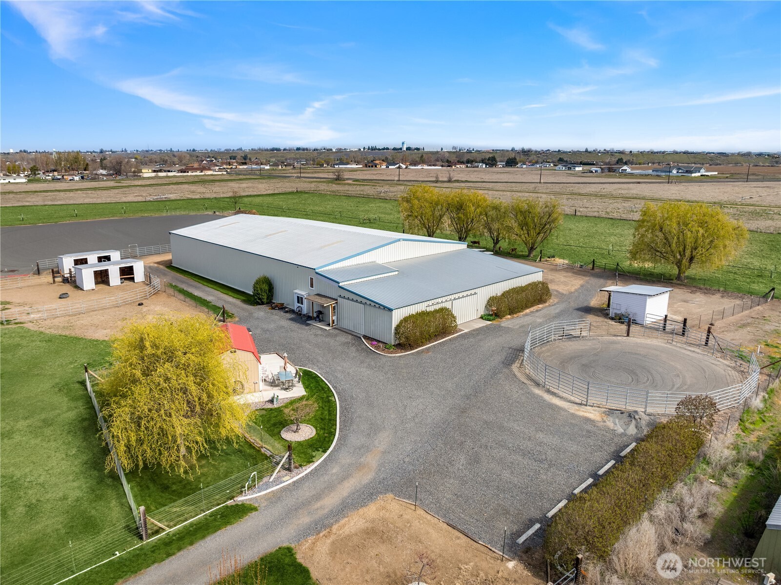 2762 Elgin Road Northeast Moses Lake, WA 98837 - Photo 26 of 37 a view of a lake with couches and city view