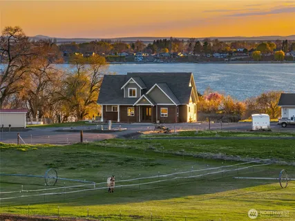 $2,795,000 | 2762 Elgin Road Northeast, Moses Lake, WA 98837