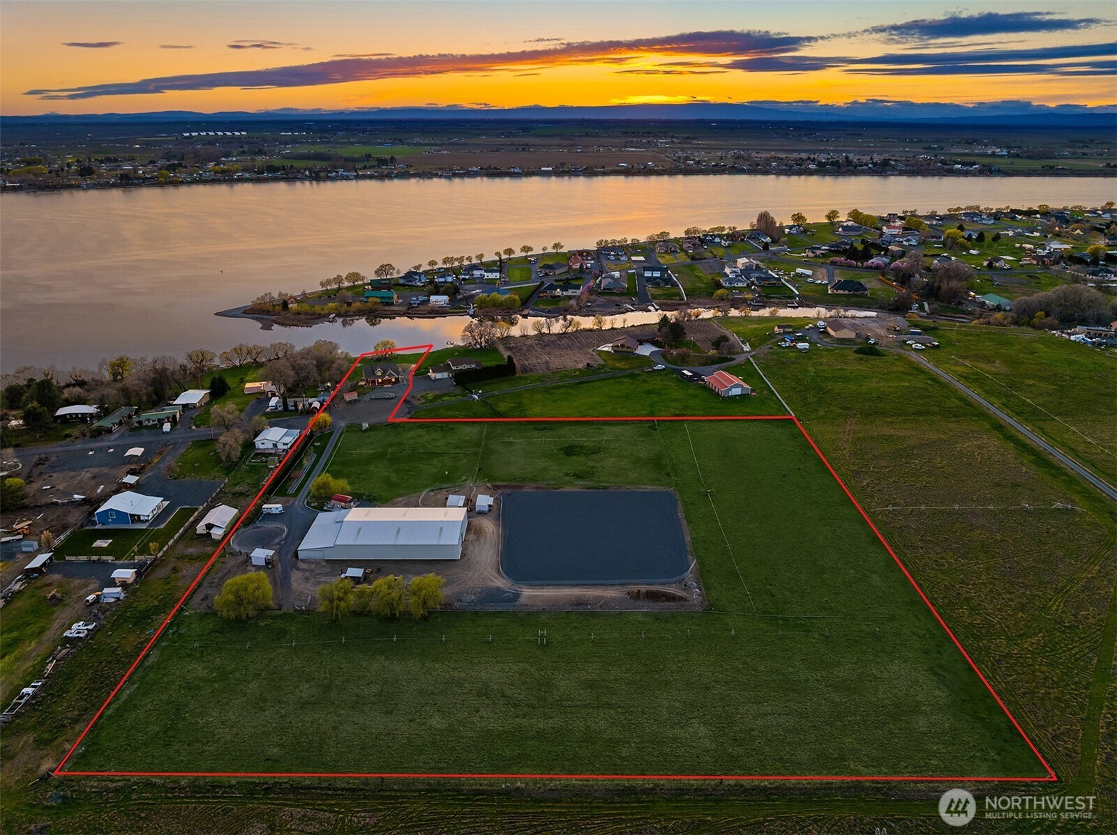 2762 Elgin Road Northeast Moses Lake, WA 98837 - Photo 5 of 37 a view of lake with lawn chairs and a yard