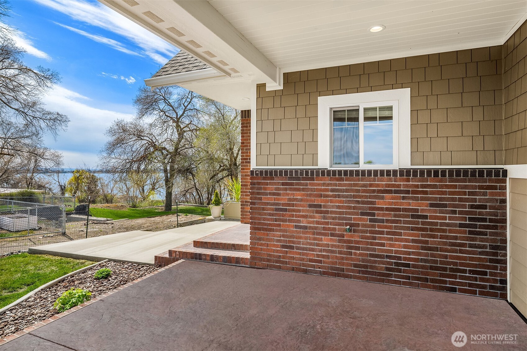 2762 Elgin Road Northeast Moses Lake, WA 98837 - Photo 10 of 37 a view of a brick house with a street