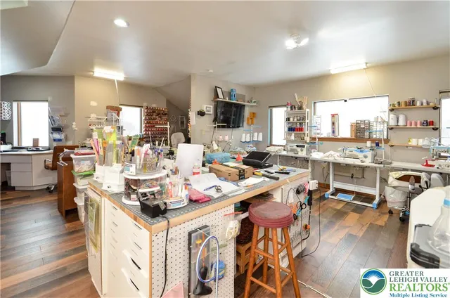 a view of a kitchen and kitchen