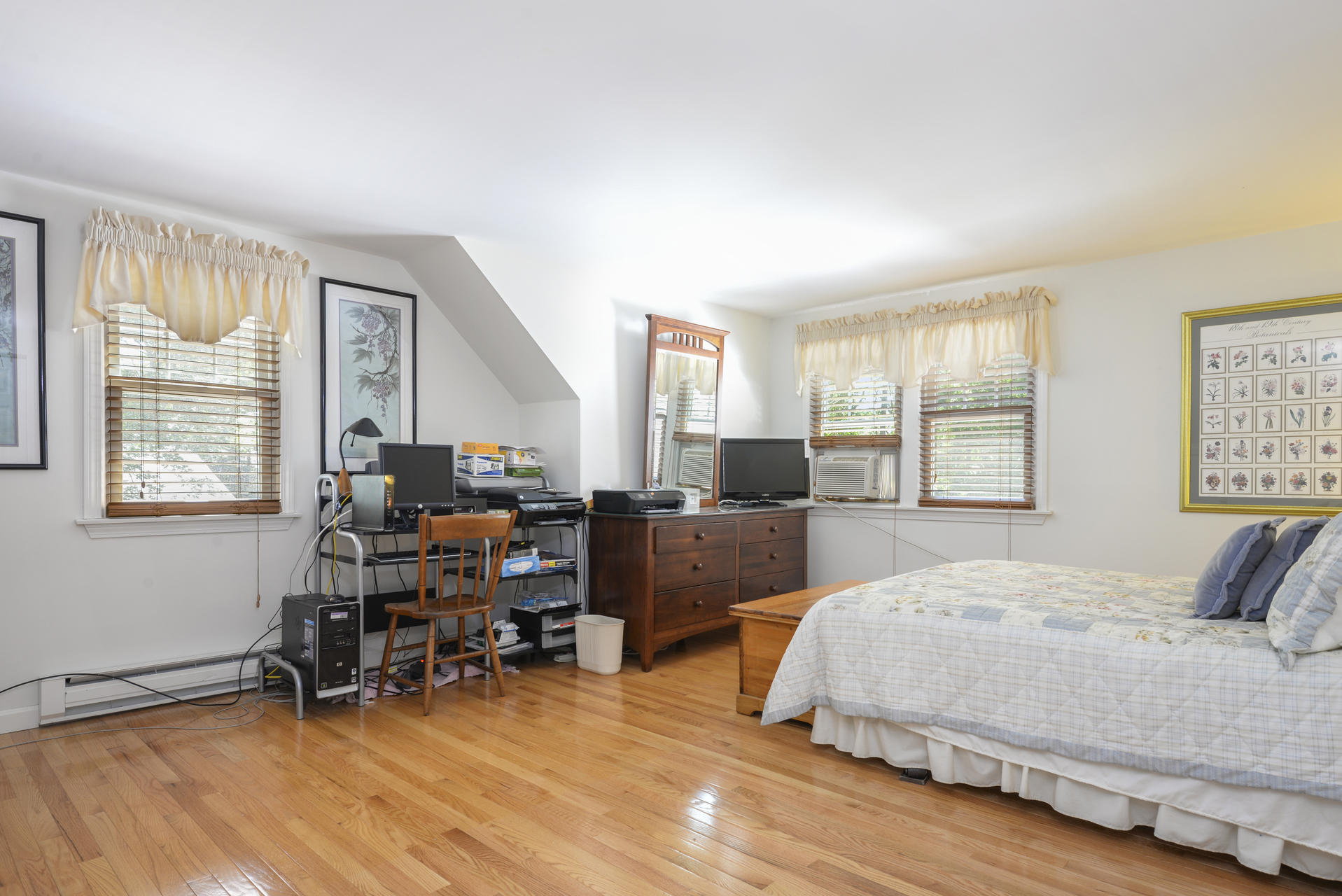 129 Oakwood Road Eastham, MA 02642 - Photo 26 of 30 a bedroom with a workspace