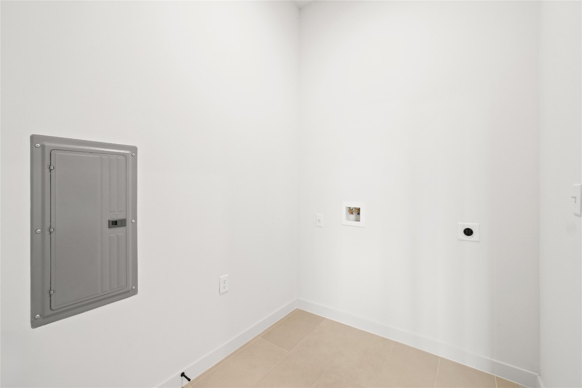 2209 South 1st Street, Unit 403 Austin, TX 78704 - Photo 23 of 40 a small space with a window