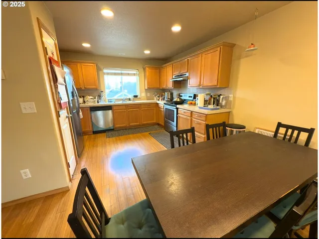 $335,000 | 2743 Southeast 98th Avenue, Unit 2, Portland, OR 97266