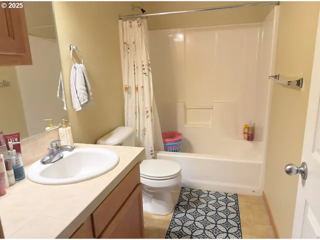 $335,000 | 2743 Southeast 98th Avenue, Unit 2, Portland, OR 97266