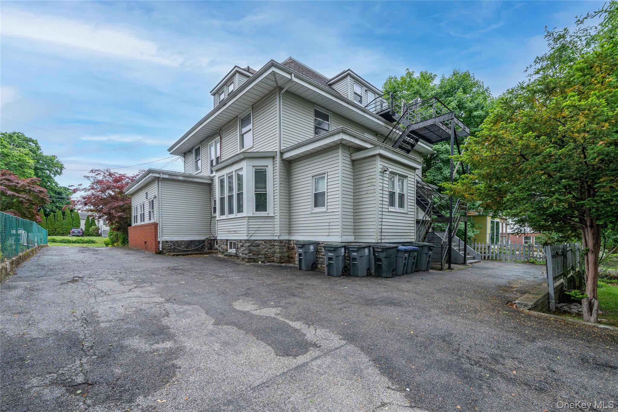 32 Ridgeview Avenue White Plains, NY 10606 - Photo 2 of 23 32 Ridgeview Ave