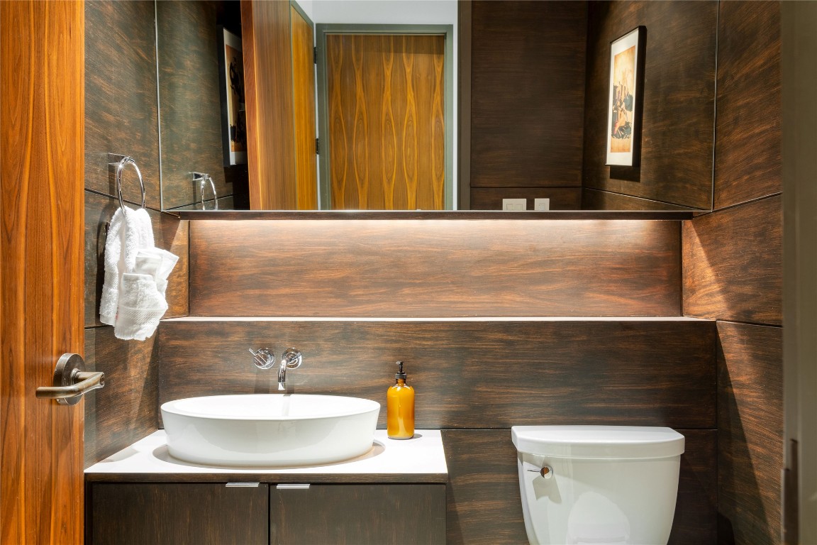 811 Congress Avenue Austin, TX 78701 - Photo 26 of 39 a bathroom with a sink and a toilet