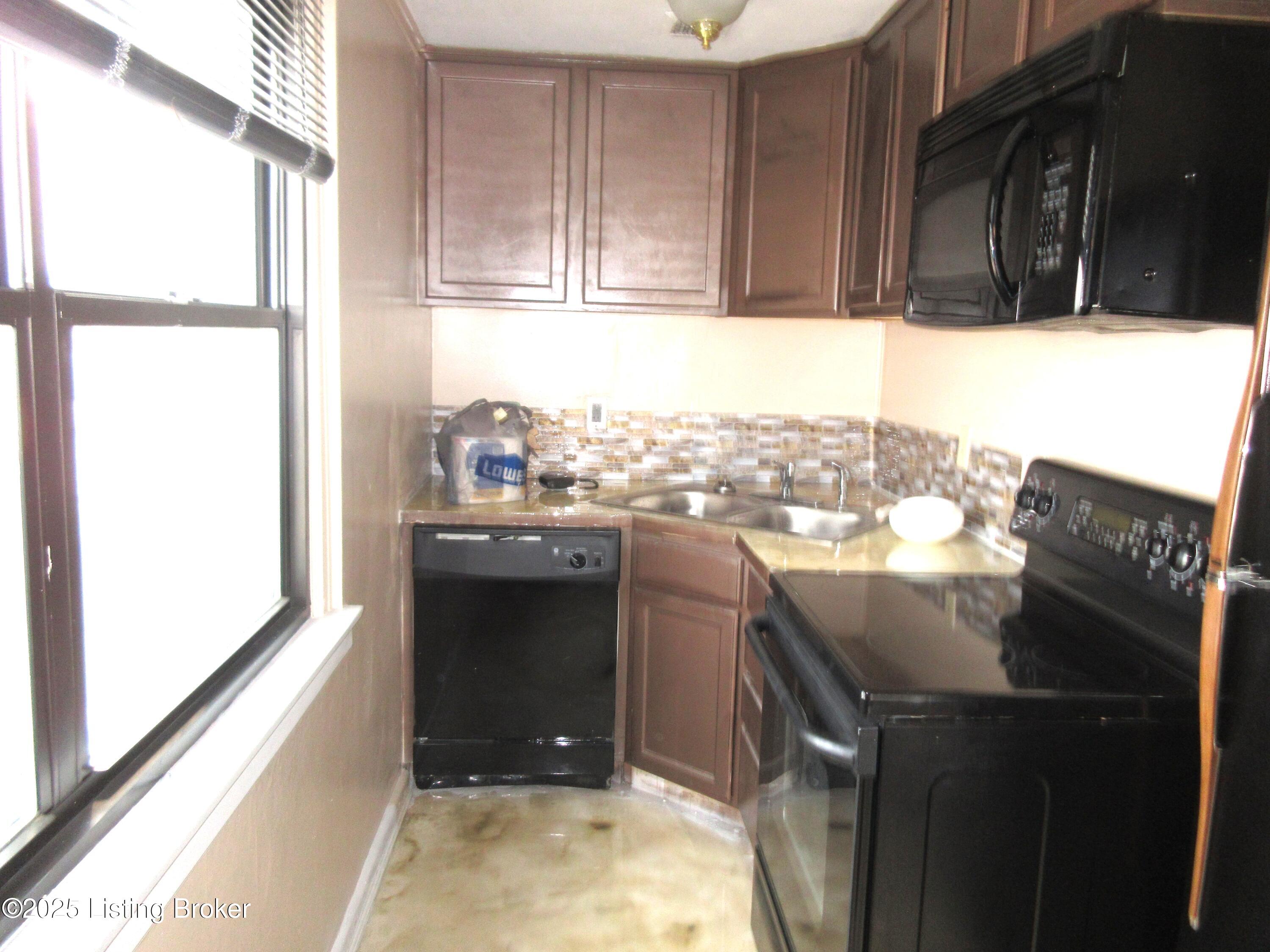 3320 Bardstown Road, Unit 31 Louisville, KY 40218 - Photo 2 of 18 kitchen 4