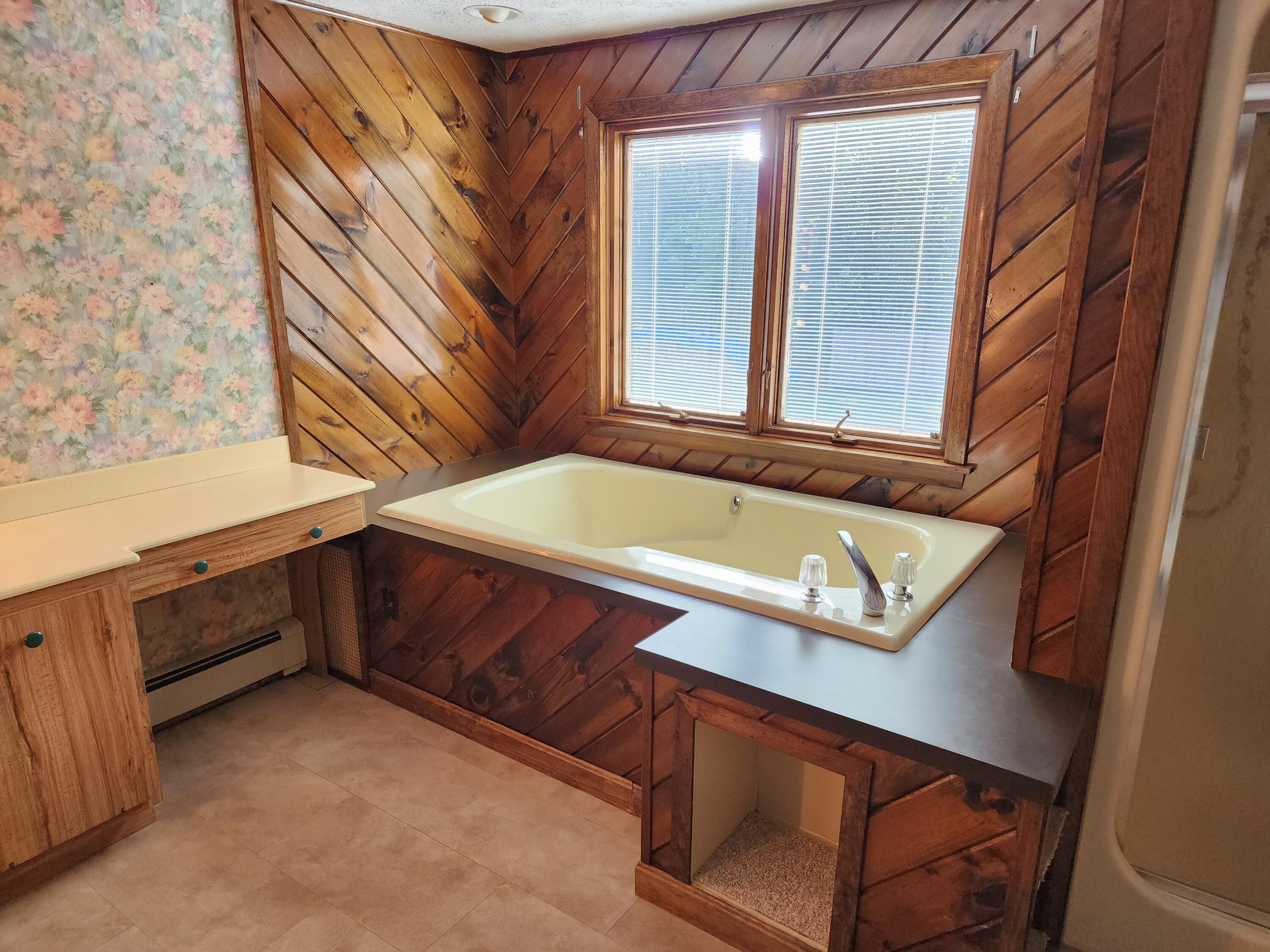 3 Hyde Road Jay, ME 04239 - Photo 21 of 35 Soaking tub.