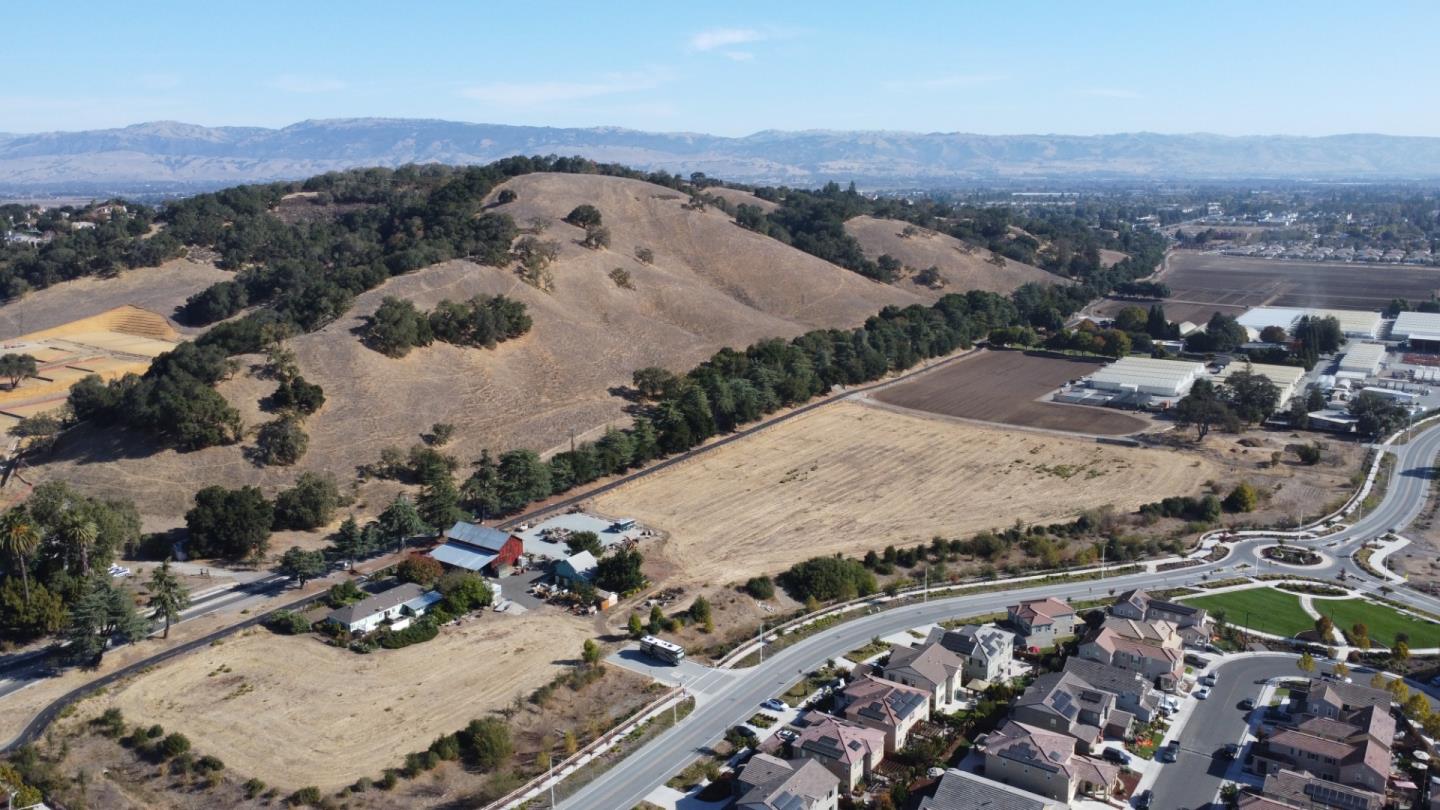 2480 Hecker Pass Road Gilroy, CA 95020 - Photo 4 of 7