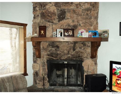 732 Riverside Avenue Sugarloaf, CA 92386 - Photo 4 of 6 Fireplace.