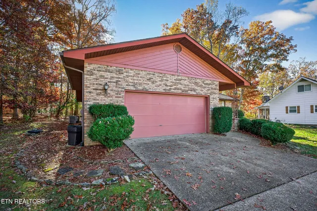 $250,000 | 112 Shore Lane, Crossville, TN 38558