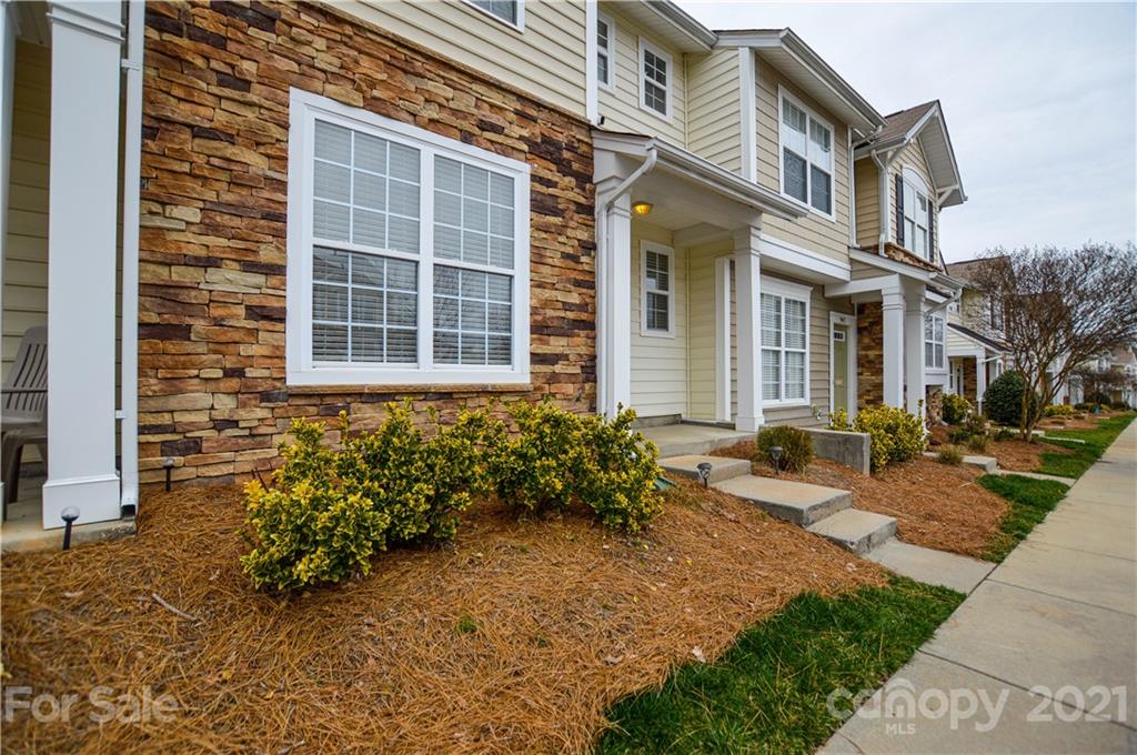 945 Copperstone Lane Fort Mill, SC 29708 - Photo 2 of 33