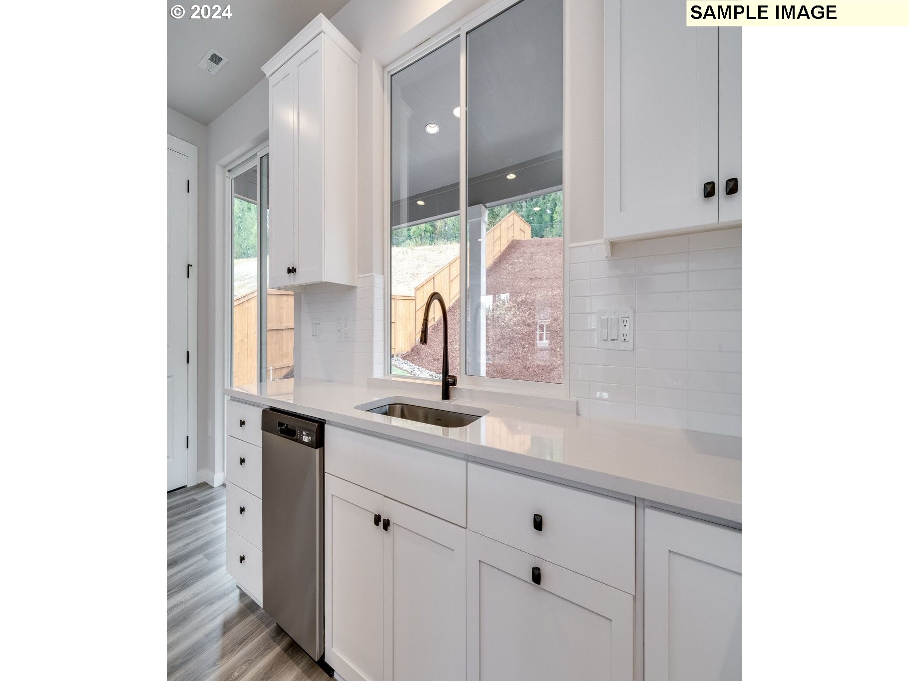 2092 Northeast Ridge Run Lane Estacada, OR 97023 - Photo 11 of 30 Kitchen