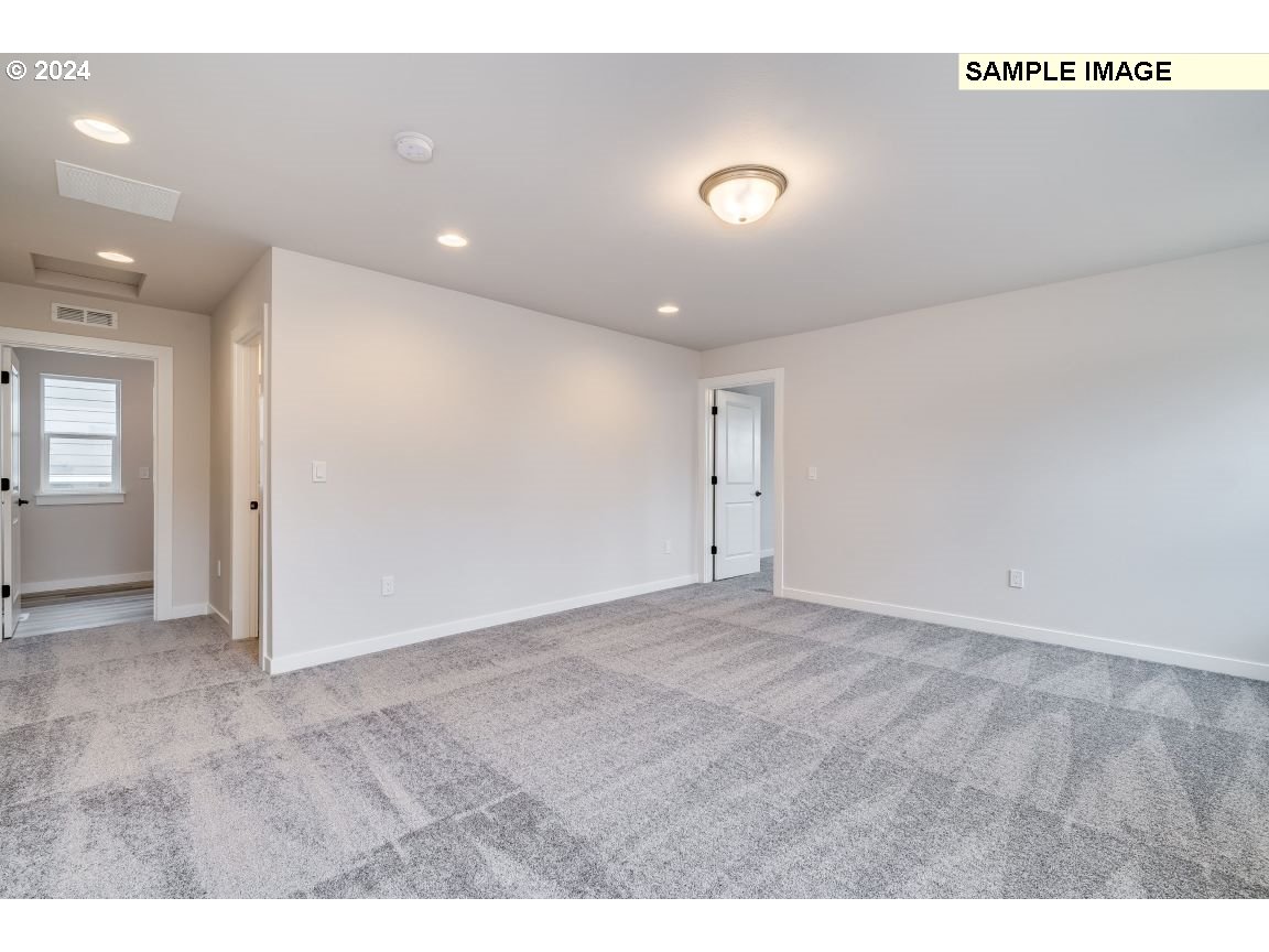 2092 Northeast Ridge Run Lane Estacada, OR 97023 - Photo 17 of 30 Owner's Suite Bedroom